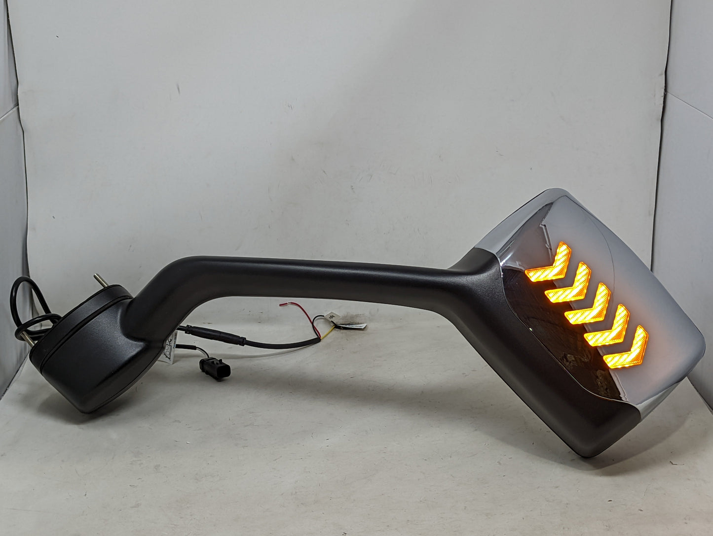 2013-2021 Peterbilt 579 LED Turn Signal Aftermarket Hood Mirrors