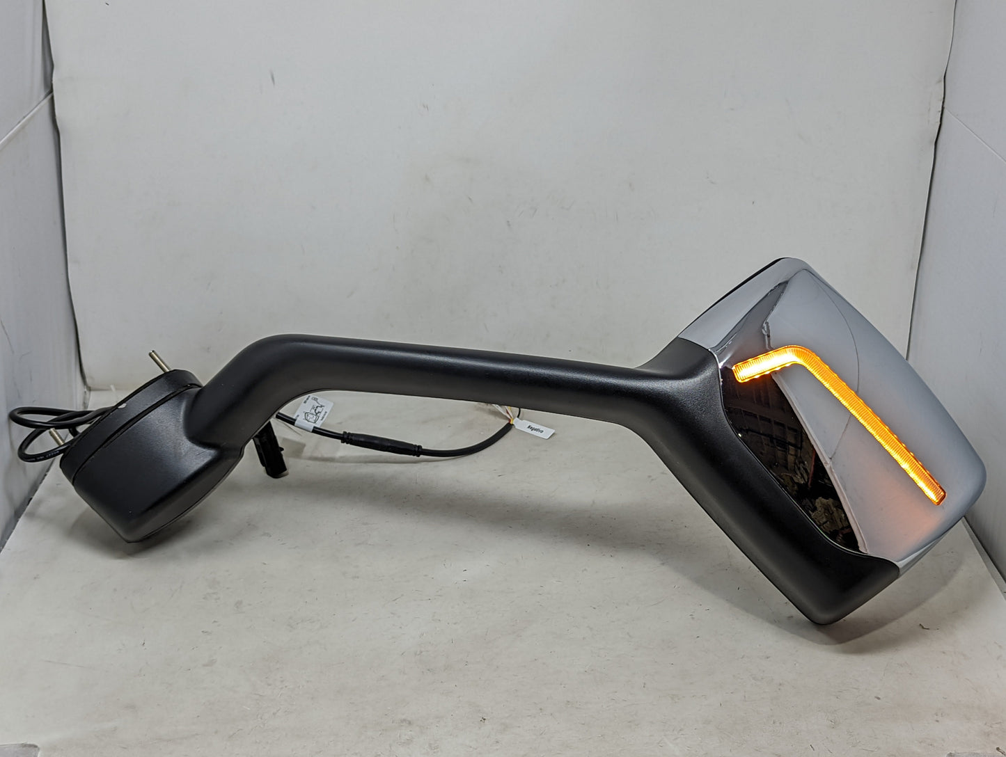 2011-2021 Kenworth T680 LED Turn Signal Aftermarket Hood Mirrors